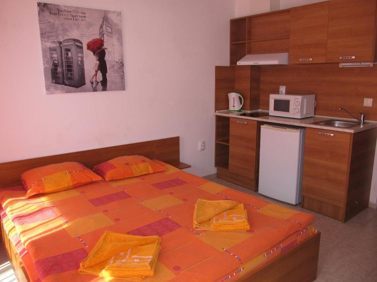 Apartments And Studios In Cote D'Azure Слънчев бряг Екстериор снимка
