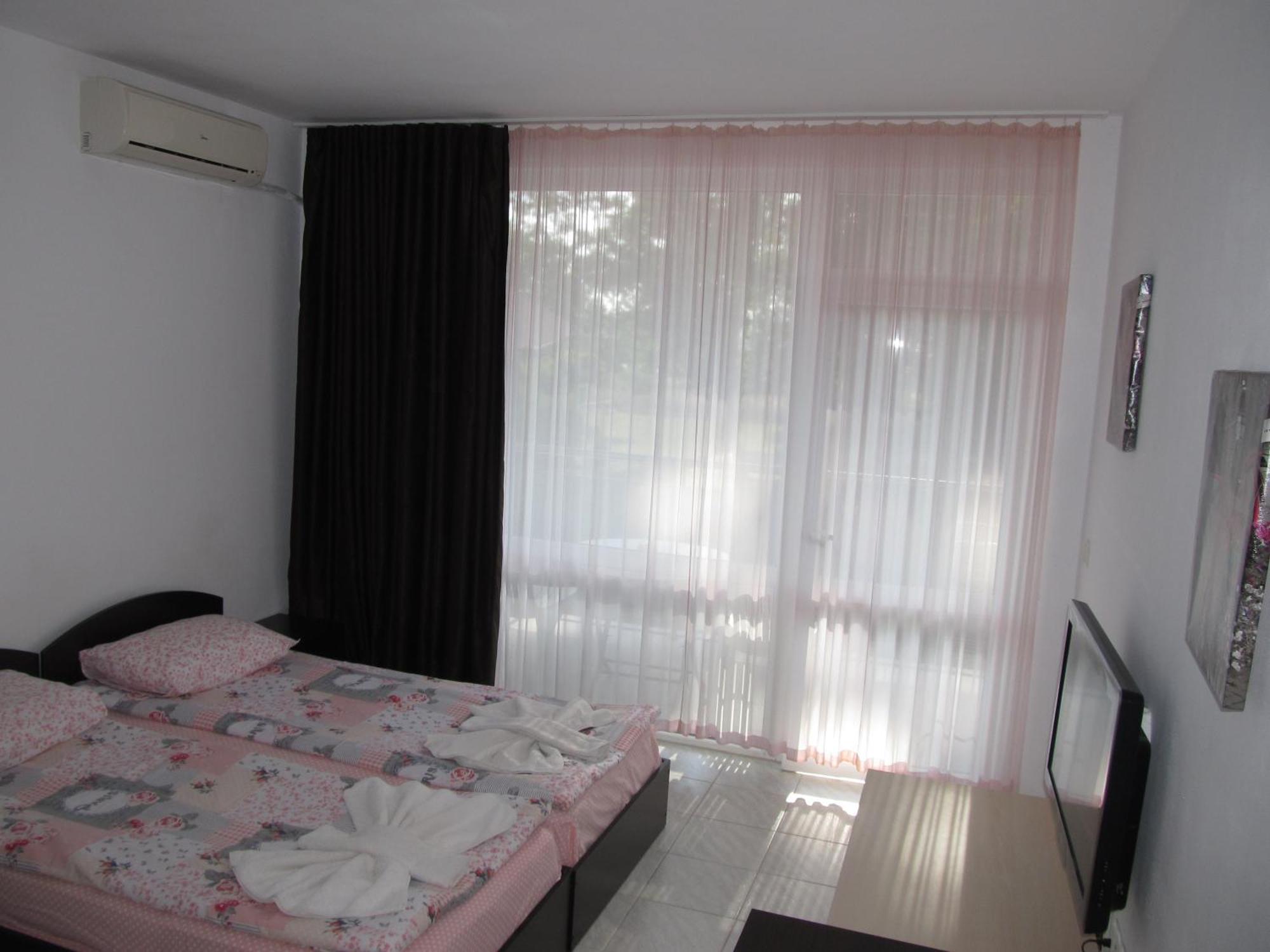 Apartments And Studios In Cote D'Azure Слънчев бряг Екстериор снимка