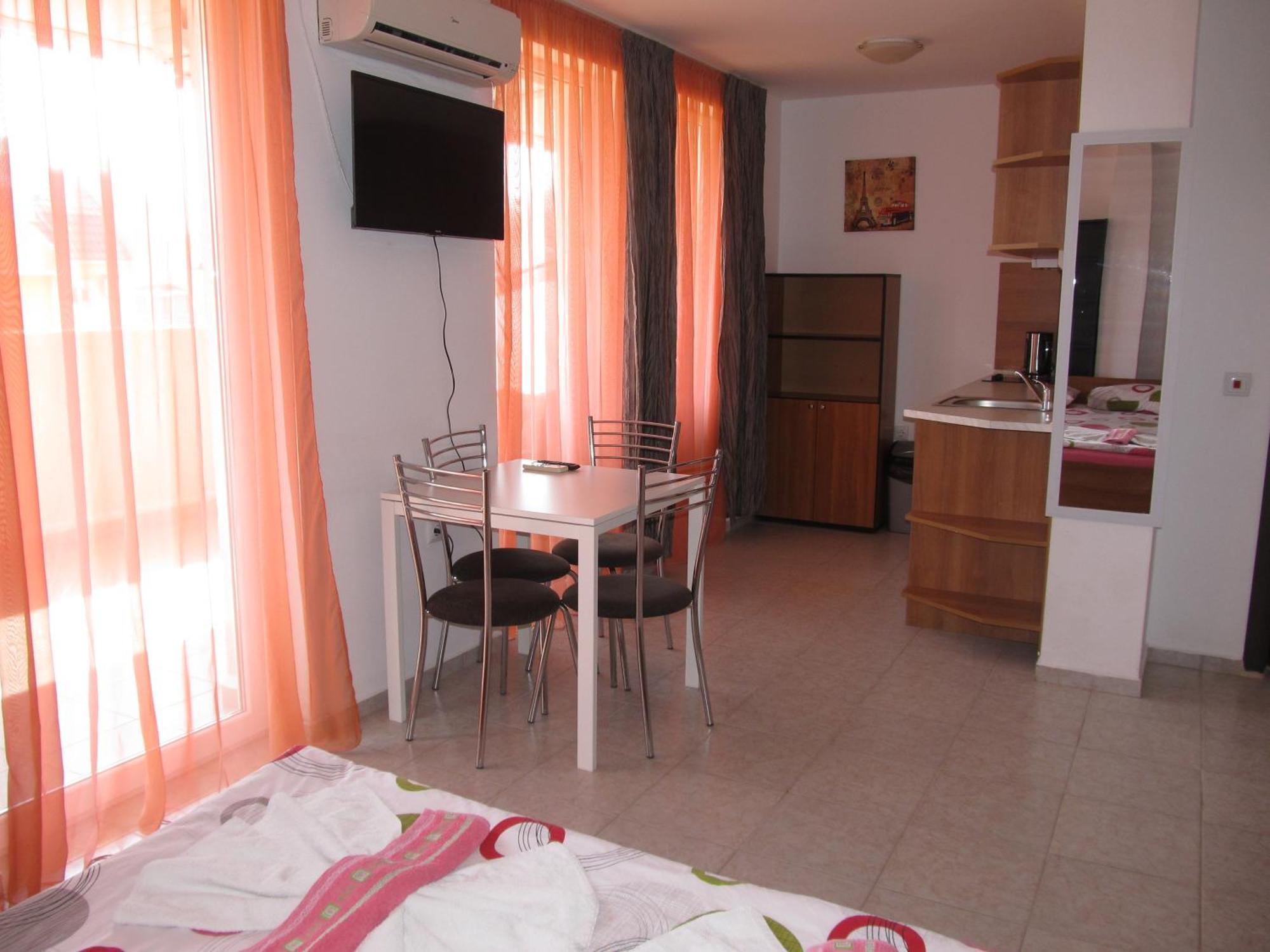 Apartments And Studios In Cote D'Azure Слънчев бряг Екстериор снимка